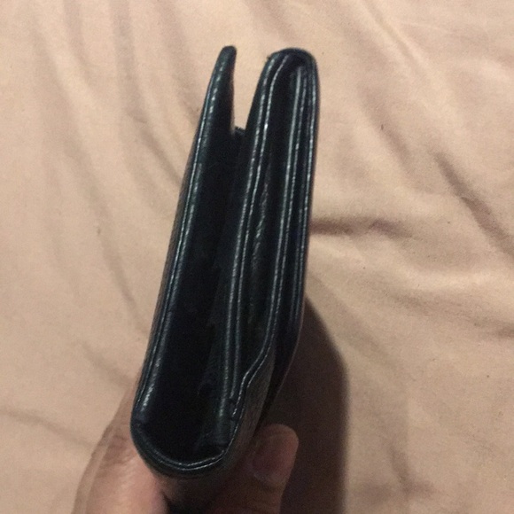 Chanel Black Leather Wallet with Iconic Logo - Picture 12 of 16